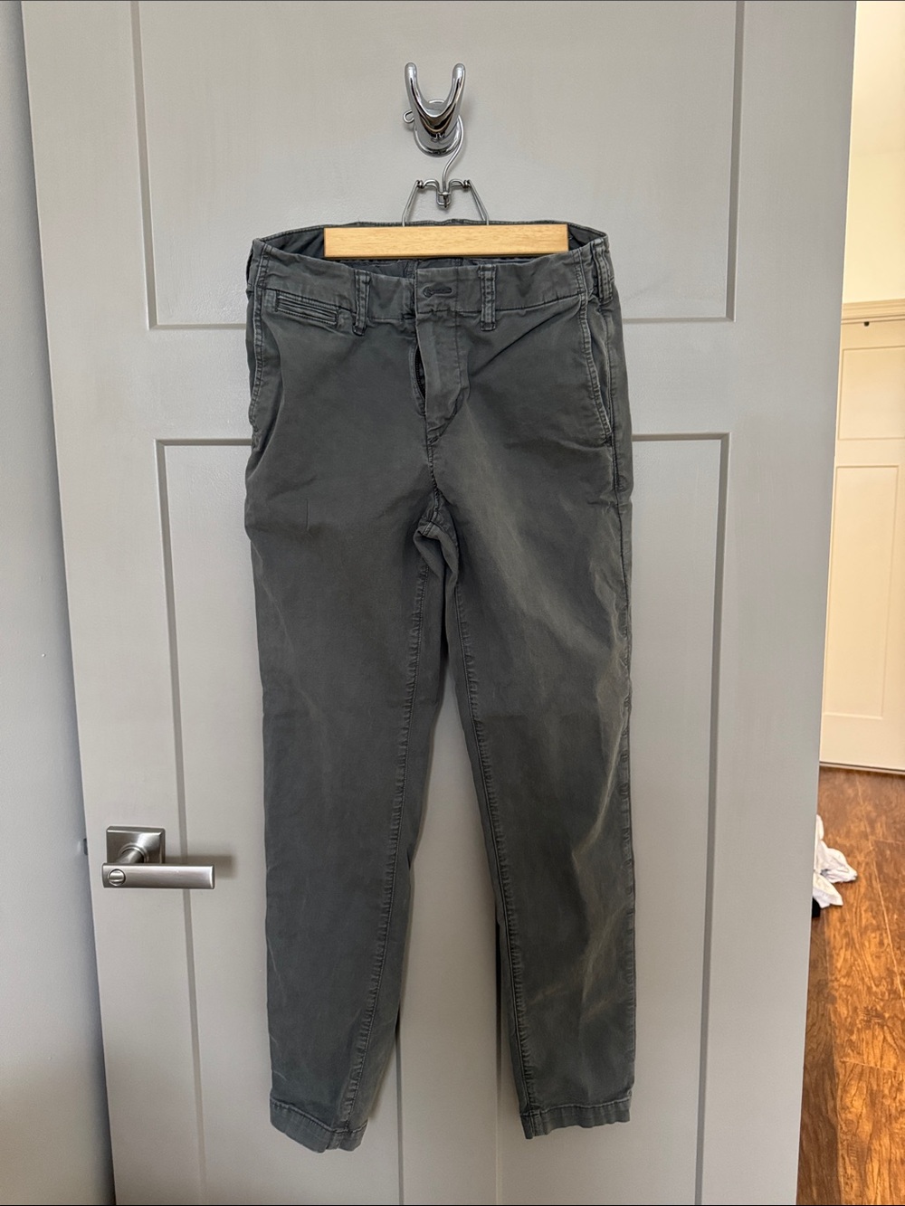 American Eagle Outfitters Men's Charcoal Gray Chino Pants